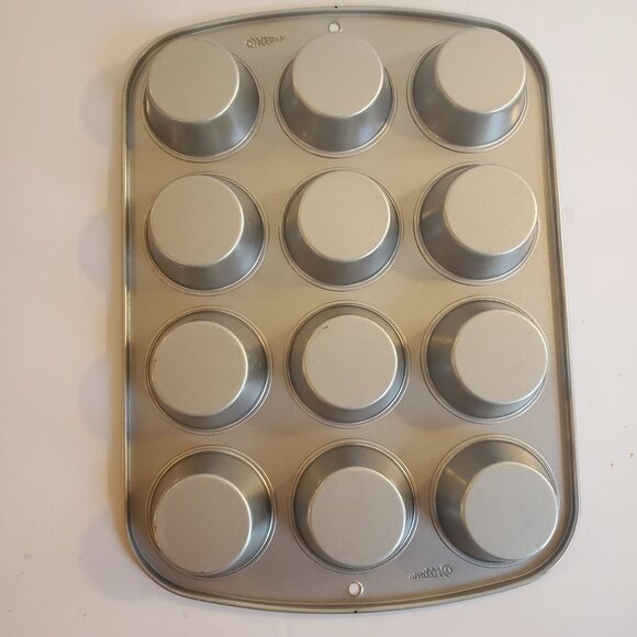 Wilton Cupcake Muffin Baking Pan Tray Kitchenware Non Stick Metal 12 Count - Picture 3 of 6
